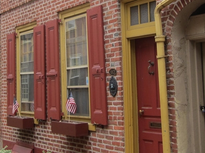 Elfreth\'s alley in Philadelphia - reminds me of Belgium